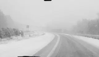 Nieve en una carretera