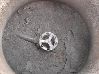 Roales empieza a cambiar las llaves de paso para evitar más cortes de agua