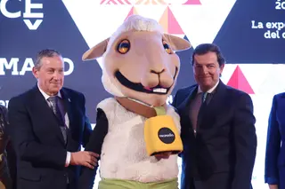 Javier Faúndez y Alfonso Fernández Mañueco en la inauguración de la Feria del Queso 2026