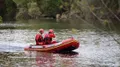 Un dispositivo de rescate de los bomberos en el río. Archivo