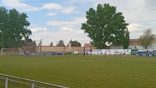 Un instante del duelo entre el CD Villaralbo y el CD Guijuelo | P.R.G.