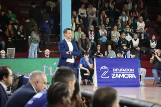 Saulo Hernández durante el encuentro entre el CB Zamora y el Obradoiro | Alejandro Sardón