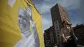 Carteles y vallas publicitarias para la visita del Papa a España. 