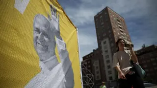 Carteles y vallas publicitarias para la visita del Papa a España. 