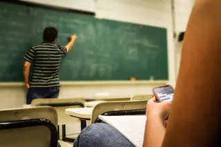 Profesor en un aula. ARCHIVO