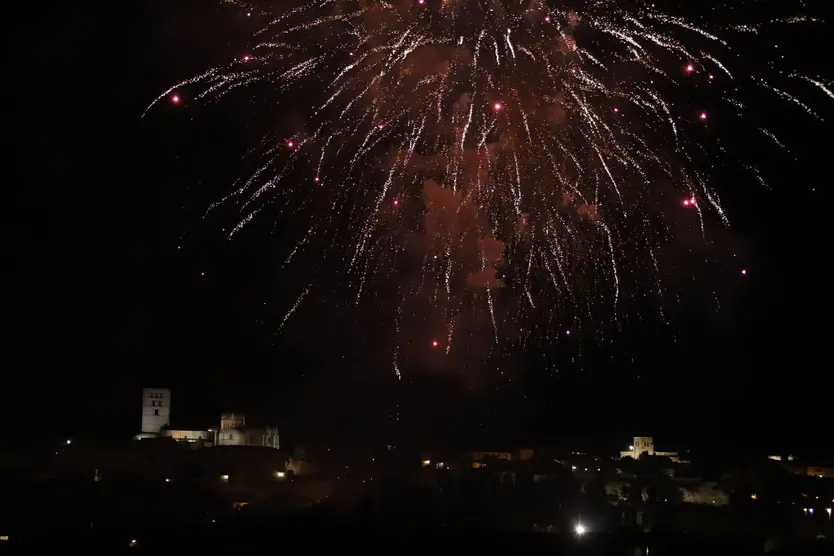 Fuegos artificiales para despedir San Pedro 2