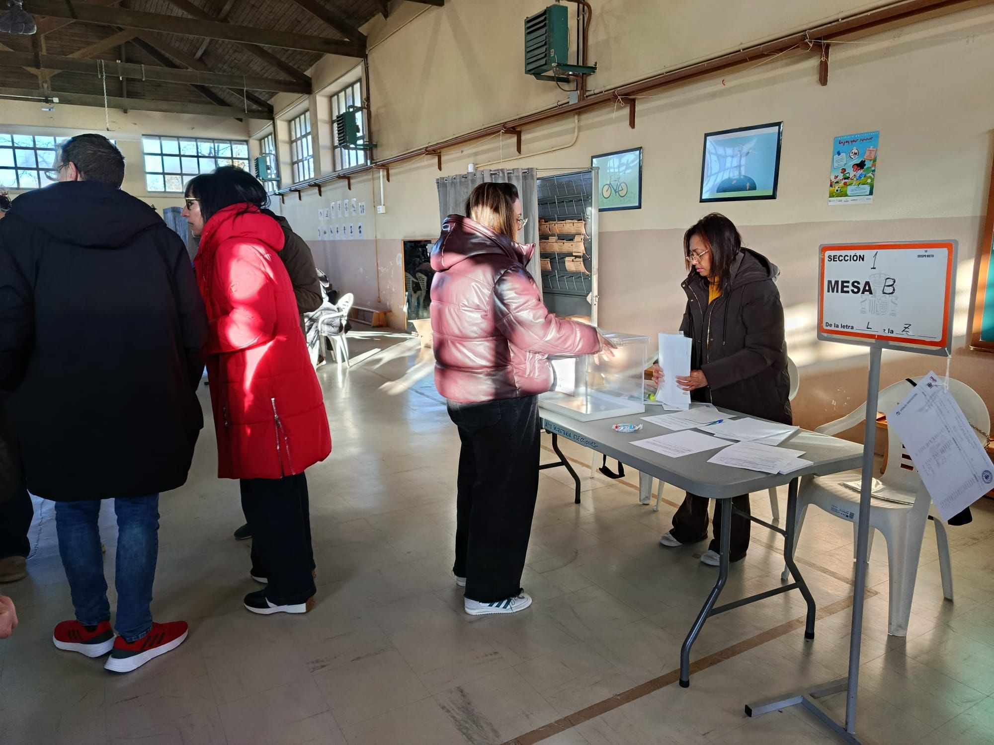 Los zamoranos más madrugadores ejercen su derecho a voto