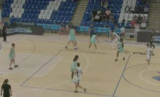 Instante entre el Palmer Basket y el CB Zamora | balONcesto TV