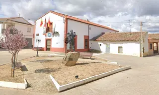 Plaza Mayor Moreruela De Los Infanzones. Google Maps.