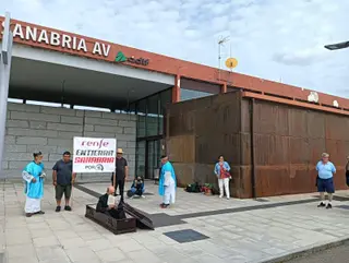 Activistas de la comarca de Sanabria escenificaron una protesta durante el mes de junio frente a la estación de AVE