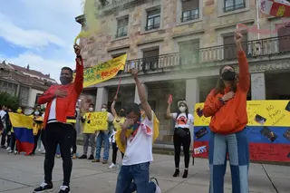 VÍDEO | La comunidad colombiana de Zamora sale a la calle para denunciar la situación de su país