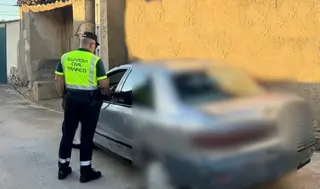 Imagen del operativo de la Guardia Civil en Valdefinjas 