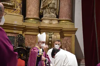 El obispo de Zamora, Fernando Valera, preside la eucaristía del Miércoles de Ceniza en la Catedral