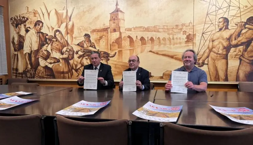 El presidente de la Diputación de Zamora, Javier Faúndez (i); el presidente de la Cámara de Comercio de Zamora, Enrique Oliveira; y el alcalde de Zamora, Francisco Guarido, EP