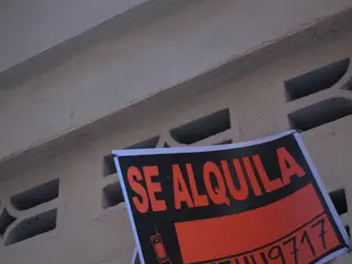 Cartel Se Alquila, alquiler EUROPA PRESS Archivo