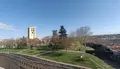      Vista de la Catedral de Zamora y jardines del Castillo. Sol y nubes dispersas