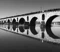 La obra, titulada «Puente de Piedra» y firmada por José Reyes Belzunce