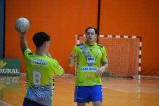 Tobías Vara en el partido de Copa del Rey entre el Balonmano Zamora y el Balonmano Nava.
