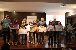 Las ocho premiadas con sus dibujos | Alejandro Sardón