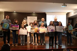 Las ocho premiadas con sus dibujos | Alejandro Sardón