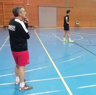 Jandro Álvarez, dirigiendo un entrenamiento del Inter Sala