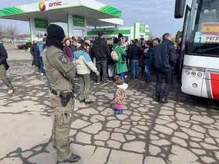 Convoyes con españoles escoltados por los GEO en Ucrania POLICÍA NACIONAL