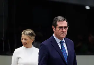 La vicepresidenta segunda y ministra de Trabajo y Economía Social, Yolanda Díaz, y el presidente de la CEOE, Antonio Garamendi