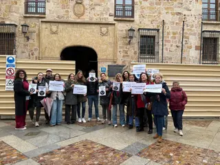 Los trabajadores del Parador de Zamora se concentran para exigir un nuevo convenio colectivo