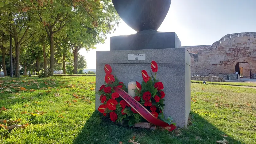 Ofrenda Floral Homenaje a Baltasar Lobo