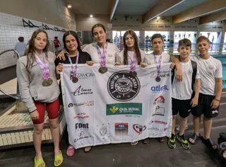 Mencía López y África Refoyo lideran el éxito del CD Natación Zamora en Valladolid