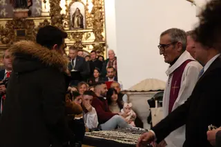 Entrada de nuevos hermanos en la Hermandad de la Tercera Caída