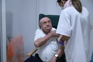 Vacunación de la cuarta dosis contra el coronavirus en la residencia de los Tres Árboles (2)