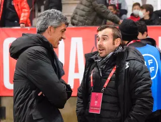 Imanol Alguacil charla con Yago Iglesias