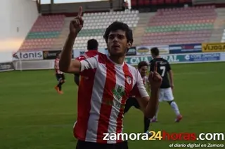 Carlos de la Nava con la camiseta del Zamora CF
