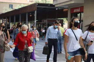 Calle coronavirus mascarillas