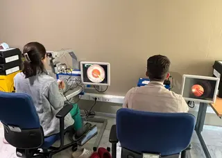 El Caule Forma En Cirugía a Una Veintena De Residentes De Oftalmología En Cy L