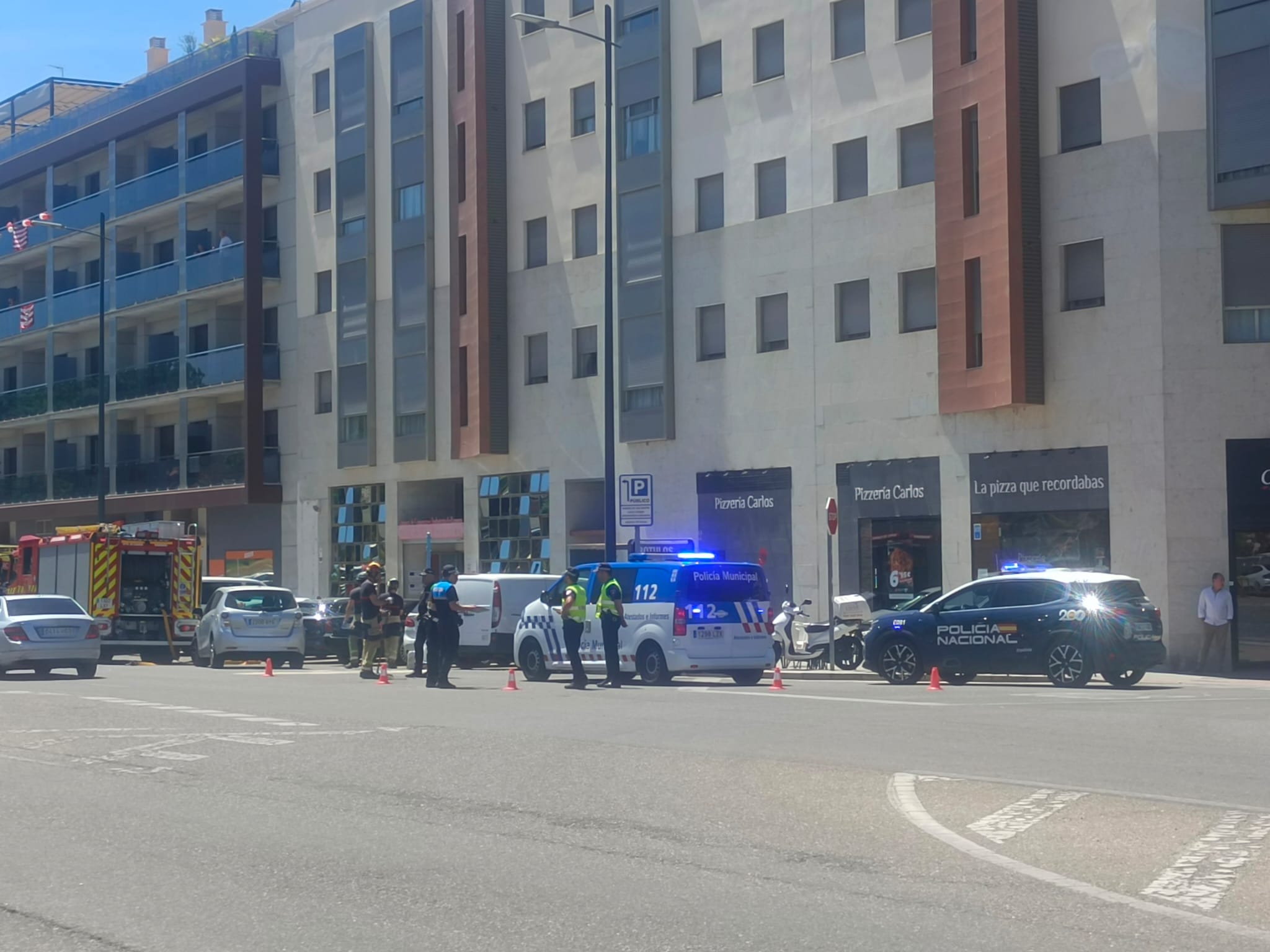 Ambulancia, Polic&iacute;a Y Bomberos En El Accidente De La Puerta De La Feria 