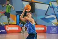 Oskar Palmquist en un tiro libre al inicio del partido
