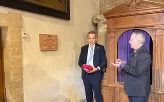 Imagen de la colocación en la iglesia de San Frontis