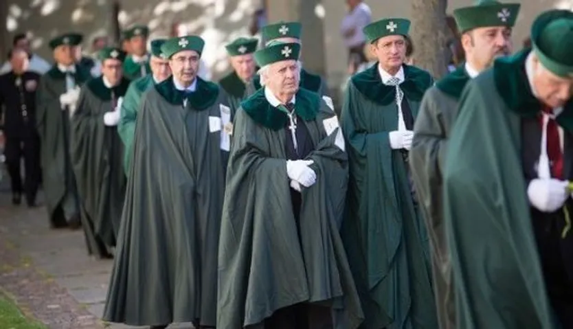 El excmo. sr. D. Jose Antonio HurtadoNotario Rebollo Garcia, General Jefe de la Guardia Civil de Extremadura, es nombrado caballero durante el capítulo anual de la Real, Muy Antigua e Ilustre Cofradía de Caballeros Cubicularios de San Ildefonso y San Atilano-ICAL 2016