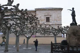 Restos de nieve en la plaza de Viriato. Archivo | María Lorenzo