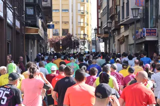 Los corredores debían atravesar Santa Clara tras partir de la Plaza Mayor | Alejandro Sardón