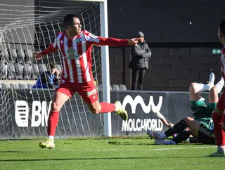 Roni celebra el gol ante el Real Unión de Irún. Zamora CF