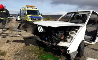 Un herido tras salirse de la vía en el cruce entre la N-631 y la carretera hacia Ferreras de Arriba
