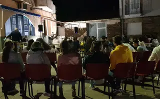 Gente en Manzanal del Barco
