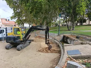 Imagen de la fuente pequeña de San Martín en el inicio de sus obras