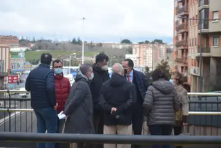 El subdelegado del Gobierno se reúne con los vecinos al recibir las obras de Cardenal Cisneros