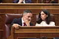 El presidente de Vox, Santiago Abascal, y la portavoz de Vox en el Congreso, Pepa Millán, durante una sesión plenaria en el Congreso de los Diputados. - Eduardo Parra - Europa Press
