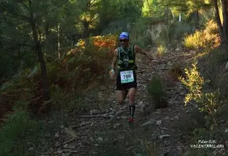 Santiago Mezquita gana la ultra del Valentrail en Cáceres