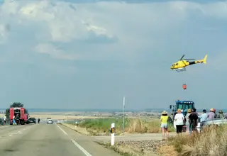 Fuego incendio carretera bomberos pereruela 4